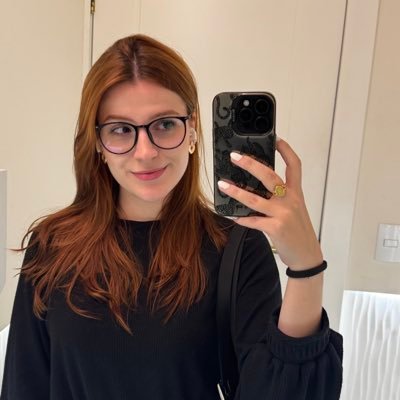 Personagem fictícia sendo obrigada a viver no mundo real