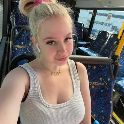 yessicaGomez53's profile picture. 