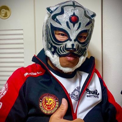 RanOsaka's profile picture. 走れることに感謝！子供達が笑顔になるランナー目指してタイガーマスクの姿で各地のマラソン大会走ってます❗️タイガーマスクでプロレス観戦もやってます🐯Instagram走るタイガーマスクも宜しくお願い致します❗️ Máscara de tigre corriendo una maratón🏃‍♂️