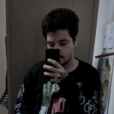 Quando uma pessoa adquire a capacidade de amar, deve correr um grande risco de odiar.