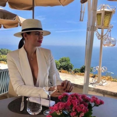 I’m a caring and honest lady I’m a billionaire I came from a wealthy family I came here to help the people in any situation