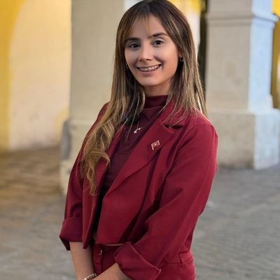 •Recursos humanos
•Mujer que debate y milita la política justicialista en Salta.
Por un mundo de mujeres poderosas✨️