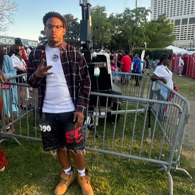 tel21k's profile picture. Playing with my money is like playing with my emotions💰