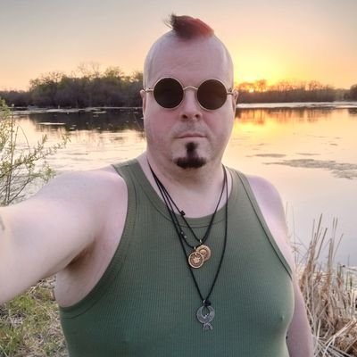 KFAI radio DJ / night club DJ / Bowie nerd / widower / Pansexual / male genderqueer / ENM / ambient noise artist / AFOL. HE / HIM https://t.co/1QG0pAfQo1