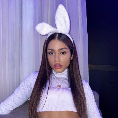 23 • ts bunny🏳️‍⚧️ rave girl and traveler - explorer 🤫 single, come say hi on my OF👇🏼