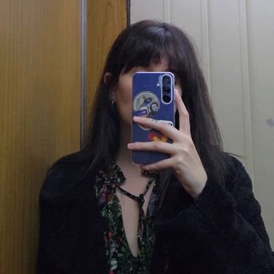 _candiiii's profile picture. soy muchas cosas pero definirme me da ansiedad.