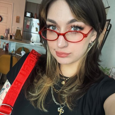 elf • em | she/her | i have a lot of anger but i also have a big heart | camera holder and idea haver