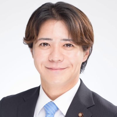 甲南中高、慶應義塾大学総合政策学部卒業、日本マクドナルド本社人事本部勤務、25歳鎌倉市議会議員当選、29歳〜神戸市会議員3期連続当選(東灘区)。歴任→総務財政委員会委員長、外郭団体特別委員会委員長。京都大学公共政策大学院。115kg→65kgのマイナス50kgダイエット成功、台湾政府より外交の友貢献勲章 叙勲。