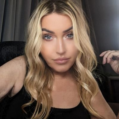 Leslieoo7 πΊπ² πΊπ¦ Profile