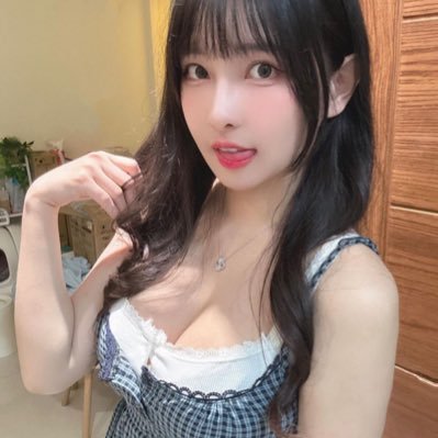 騷騷的小雨想要尋找刺激和不同的感覺 🌷體驗我的淫蕩跟床上技巧 🅾️加我私聊瀨:aguo886/ 我的telegram👇🏻👇🏻👇🏻