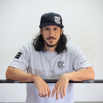 Fundador de Hybrid Training Center Especialista en biomecánica, fuerza y educación del movimiento humano.