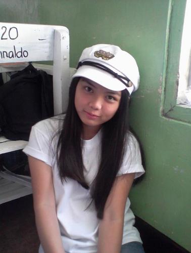 I'm the type of girl that will try my best to make everyone smile. :))