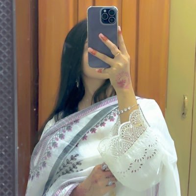 Beautiful things happen when you distance yourself from negativity🌚🥀 #leo ♥️ Advocate⚖️ insta @memes_by_nadia