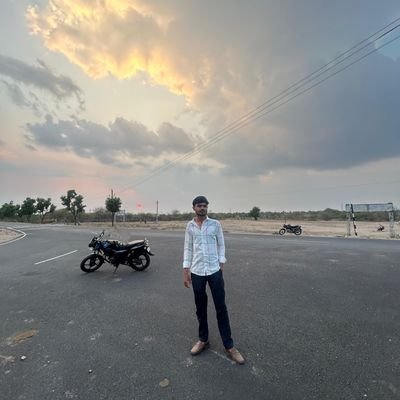 meghwal_09's profile picture. Ꭸ ᎯᎷ ᏨᎾᏝᏝᎬᎶᎬ ᏕᎿᏬᎠᎬᏁᎿ