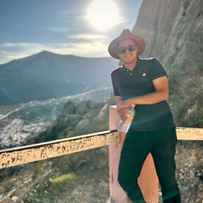 Mexicano | Ingeniero de razonamiento lógico y financiero, pero ser humano con sentimientos | Con defectos y virtudes | Valoro la soledad y disfruto la compañía