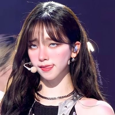 sluttydwoll's profile picture. .