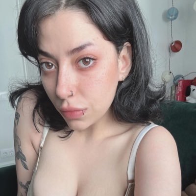 AnnyAnny1030825's profile picture. 