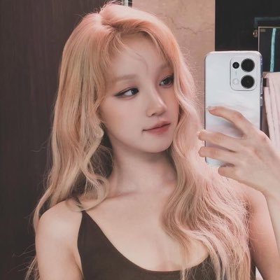 wzarnt's profile picture. An illusoire of the ultimate queen card, Song Yuqi. Beautiful woman filled with perfection from her head to toes.