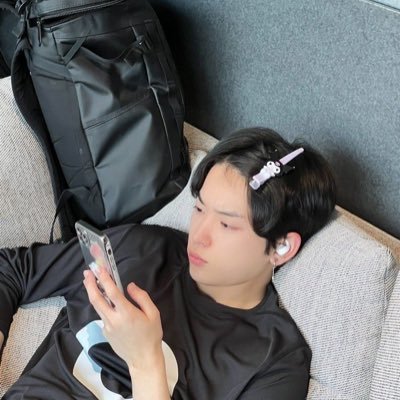 andharua's profile picture. heart full of bias wreckers & playlists 🎧