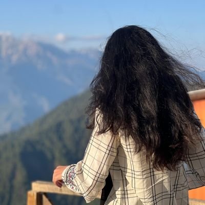 ایک بےنام سی امیدپہ اب بھی شاید اپنے خوابوں کے جزیروں کو سجا رکھاہو