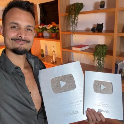Building https://t.co/jzUQipnwkc in public • Day job is making wisdom go viral on YouTube • Side gig is tequila and salsa dancing.