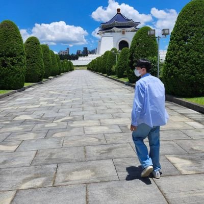 Henry_0x5jhsh's profile picture. 21 | 工學院男子 | 日常 | 落日飛車