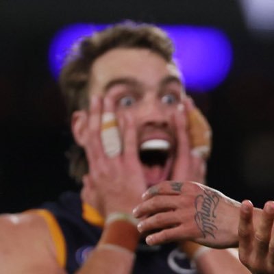 Sports tragic and kit nerd. Only things more beautiful than a sports win are my wife and kids. Tweet about Adelaide Crows, Melbourne Victory, Liverpool FC.