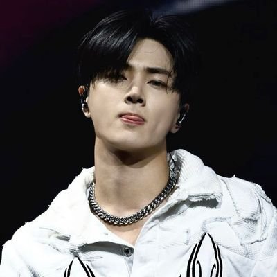 ♡my life without you is a misery♡ ♡Engene/Army♡
saw enhypen and bws~