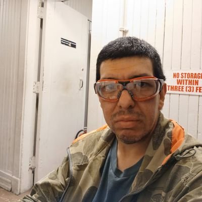 works for MTA NYCT...NY Mets, tennis, basketball, hockey, football and wrestling fan..live in New York..