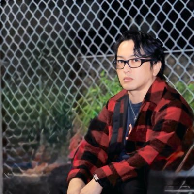 自他共に認める天才スーパーバンドマン。普段はALIEN BACK HEADのDr 。裏方はアレンジャーとして、バンドをより輝かせたり。あとたまにコピバン等。楽器は沢山できるが楽しければ何でも良い人。音楽は国内外問わず激しめ&重めが好み。その他写真や動画撮ったり、肩書きだけ色んな会社代表だったり。詳細興味ある方は↓へGo