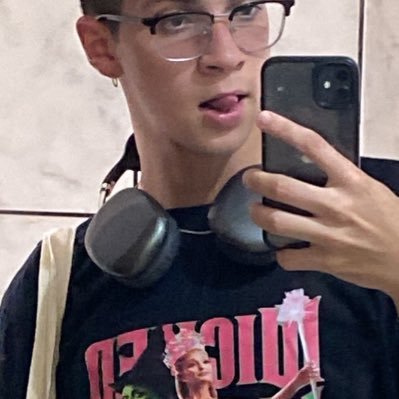 desviadoo's profile picture. 🩷💜💙 ele/dele🤕