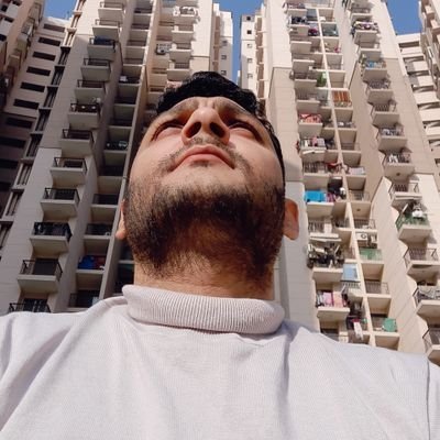 नानायुध सर चाप धर जातुधान बल बीर।
कोट कँगूरन्हि चढ़ि गए कोटि कोटि रनधीर॥