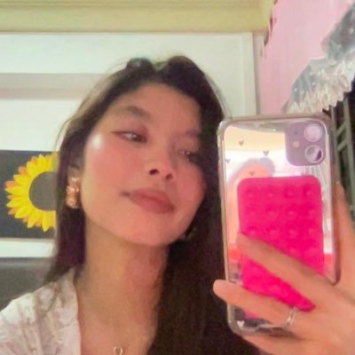 Carmilya's profile picture. all i do is talk abt my fiancé