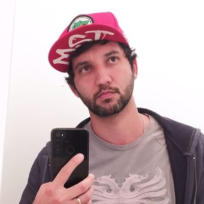 Sou tricolor de coração ... essa é minha definição !
Professor,
Personal,
Corredor,
Esportista,
Apaixonado por futebol e música!
