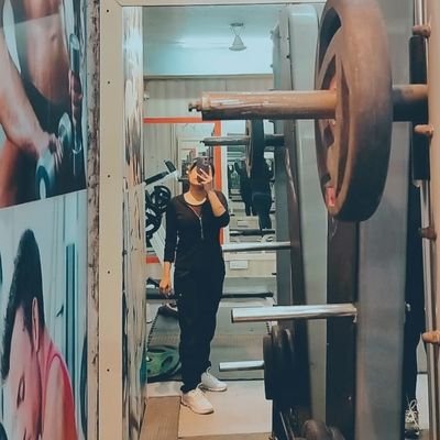 SimranGola4's profile picture. 