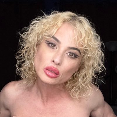 👩🏻🤝👩🏼🏳️⚧️🎥⛓️ I live in Brooklyn and have adequate life skills. Catch my attention with https://t.co/x7f9OuFf52 👀