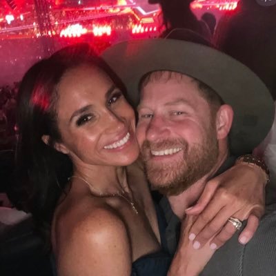 onlyliveonce82's profile picture. Tweets in Greek/English/Spanish. NY addict 🗽#Faniston #TaylorSwift #sussexsquad #HarryAndMeghan #RBD #Maite Μexicana en corazon
