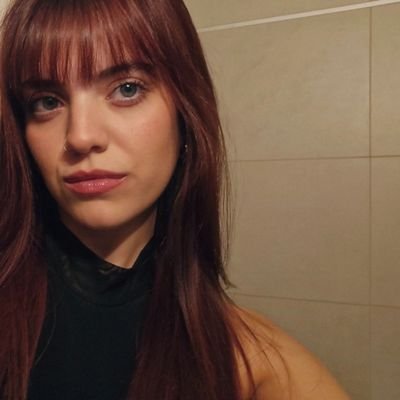 luciazcueta's profile picture. me gusta el vino y estar al sol