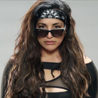 married to jenny not real
married to?
my love is bayley
my girl is @papi_raquel
my son is @daddymatteo10