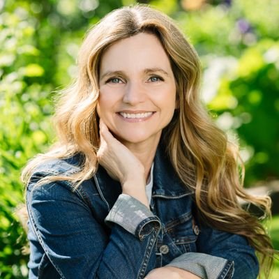USA Today bestselling author of historical fiction. Not here much. @KNLitAgency @katenashagent