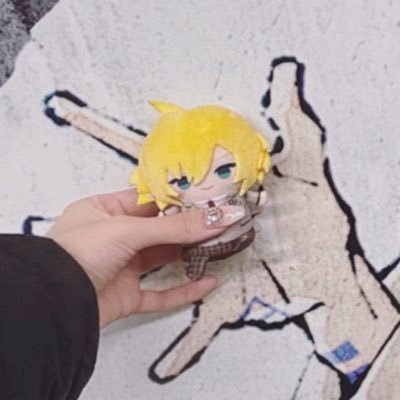 glakfl's profile picture. 何故か人間界に生まれ落ちてしまったバケモノのアカウント