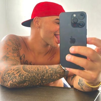| currently working on myself | Hotelier | 🎯 6’4” | followme on IG _enriquemanuel