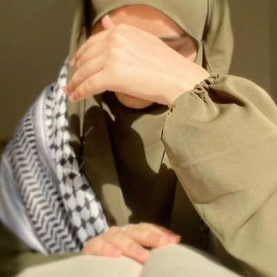 “ هُوَ الْأَوَّلُ وَالآخِرُ وَالظَّاهِرُ وَالْبَاطِنُ وَ هُوَ بِکُلِّ شَيْءٍ عَلِیمٌ “