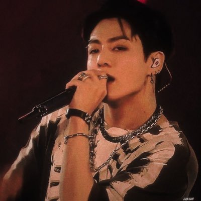 violetths's profile picture. stars in your eyes, let me moon talk