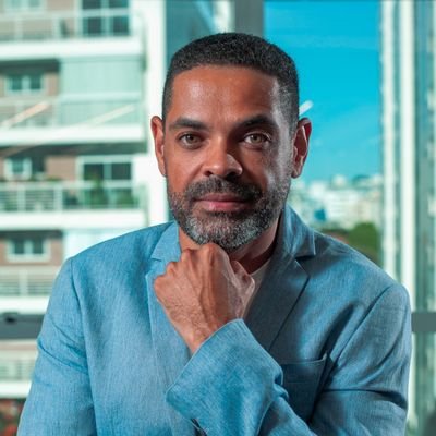 Corretor de Imóveis e Professor de Educação Física...pós graduado em administração e marketing esportivo.
Instagram @crespotc @crespoimob