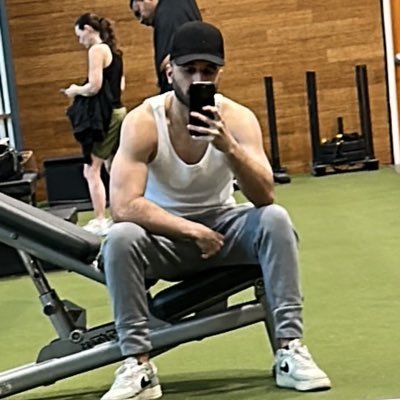 Sports Investor/ e- commerce |no backup account, this is my ONLY ACC. only account that is under my company is @bp_wg21 | link below to get all my plays🔽