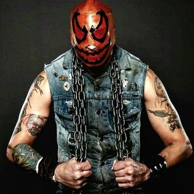 Skill and grit from over 17 years of pro wrestling experience as well as a boxer for Celebrity Boxing and bassist in the band Echo Rhythm! 🤘👊