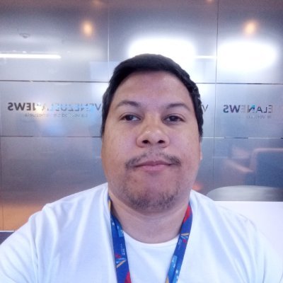 Periodista y venezolano.
Soy de donde el pasaporte es muy caro y no vale nada.