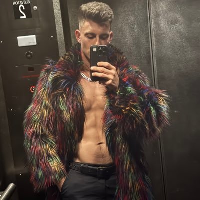 FF Vers | 30 | 6’0” | Fetish & Festival Wear Designer | DM for Collabs | Slutty Content here | Creative Content on IG