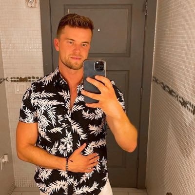 I'm looking for someone who values meaningful conversations, shared laughter, and adventure. If you're a kind-hearted, genuine person who enjoys tryingnewthing